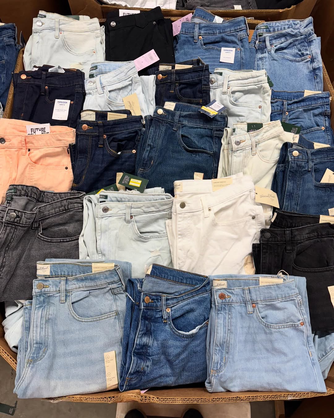 SaveClip.App_497512639_18281119654252630_6198012492694205344_n Buy Levi’s Jeans and Denim Clothing Pallets