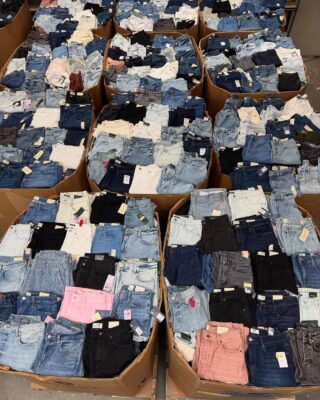 Buy Levi’s Jeans and Denim Clothing Pallets